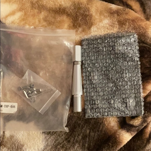 Universal Car Tow Hook - Picture 3 of 4